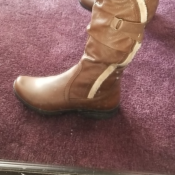 Boots - Picture 3 of 6